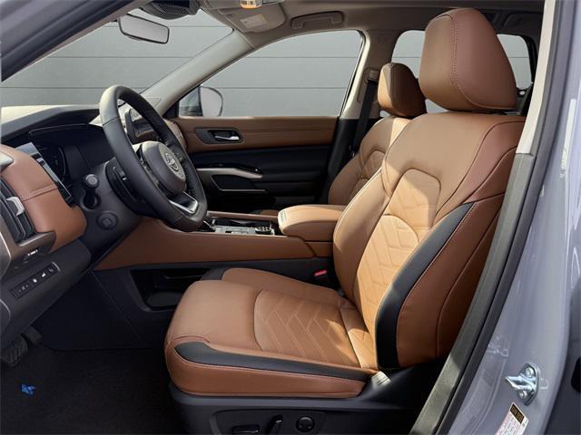 Photo of 2025 Boulder Gray Pearl Nissan Pathfinder