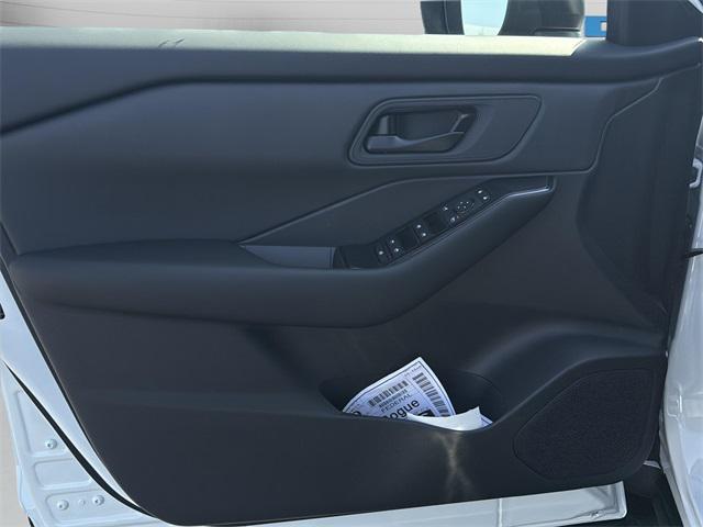 Photo of 2026 Glacier White Nissan Rogue