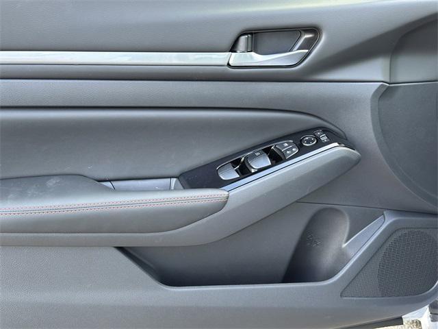 Photo of 2025 Gray Sky Pearl Nissan Altima