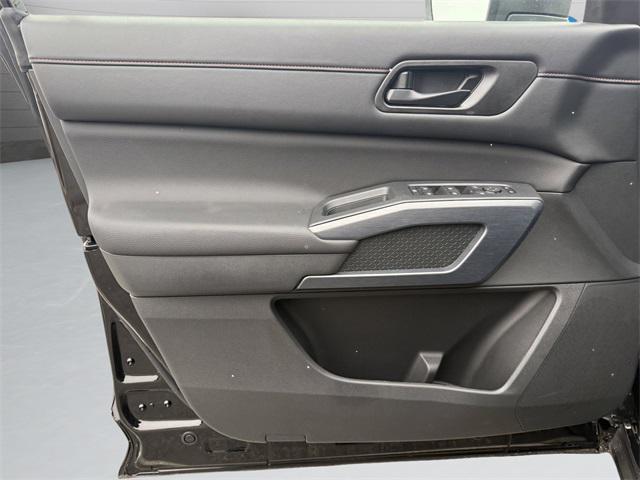Photo of 2025 Super Black Nissan Pathfinder