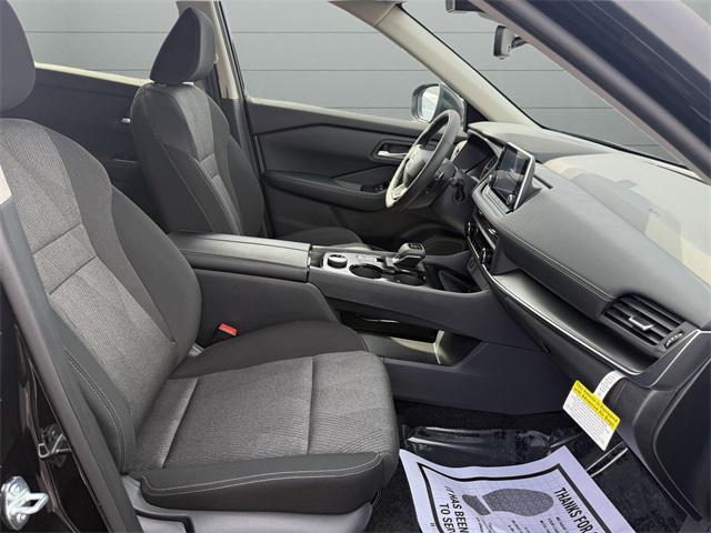 Photo of 2025 Super Black Nissan Rogue