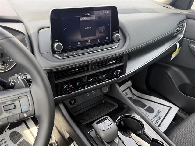 Photo of 2025 Super Black Nissan Rogue