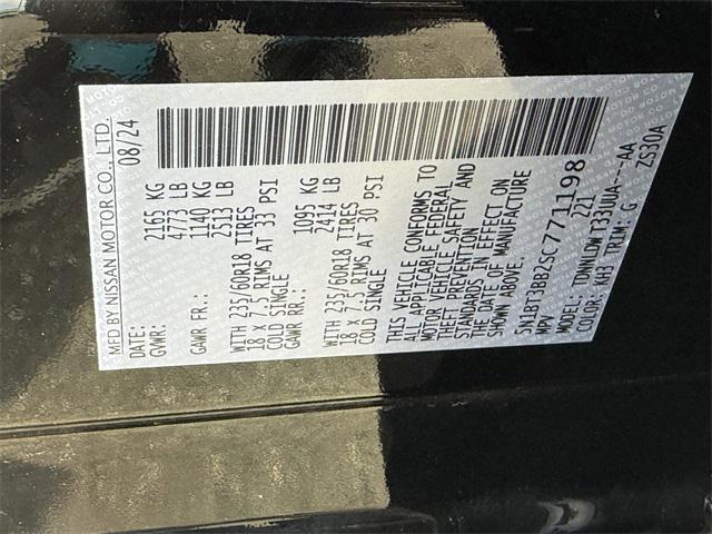 Photo of 2025 Super Black Nissan Rogue