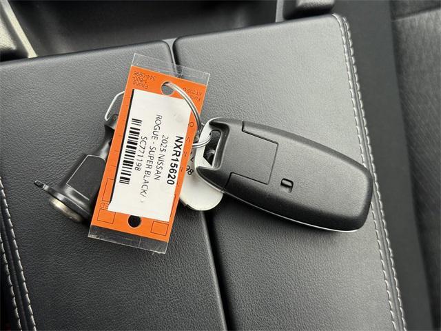 Photo of 2025 Super Black Nissan Rogue