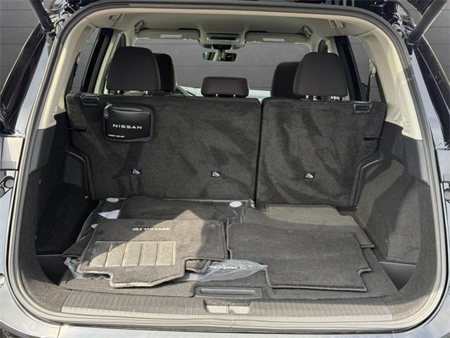 Photo of 2025 Super Black Nissan Rogue