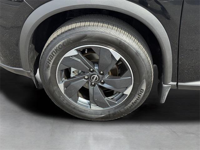 Photo of 2025 Super Black Nissan Rogue