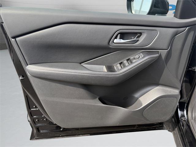 Photo of 2025 Super Black Nissan Rogue