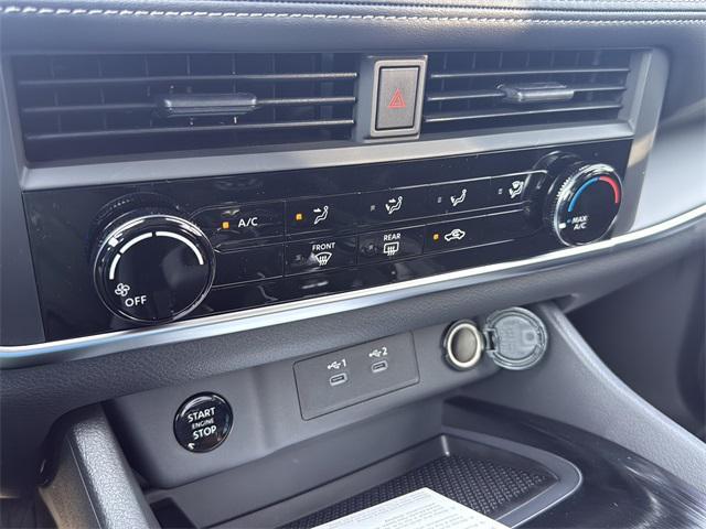 Photo of 2026 Glacier White Nissan Rogue