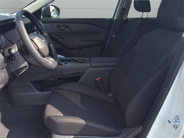 Photo of 2026 Glacier White Nissan Rogue