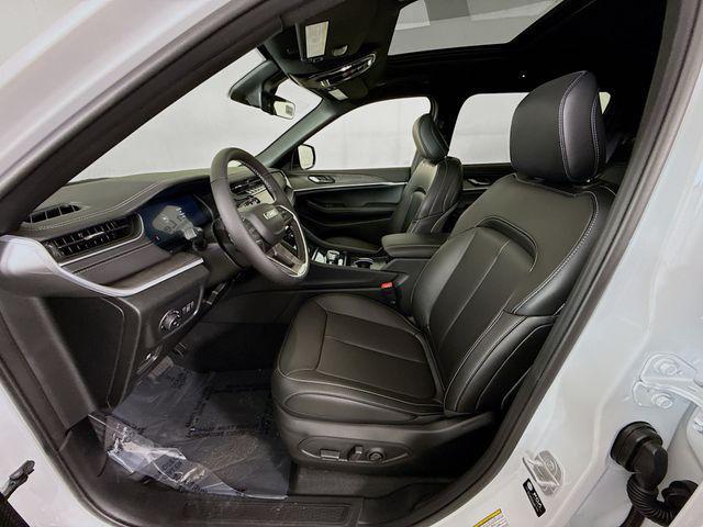 Photo of 2025 Bright White Clearcoat Jeep Grand Cherokee L