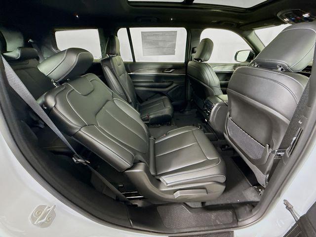 Photo of 2025 Bright White Clearcoat Jeep Grand Cherokee L