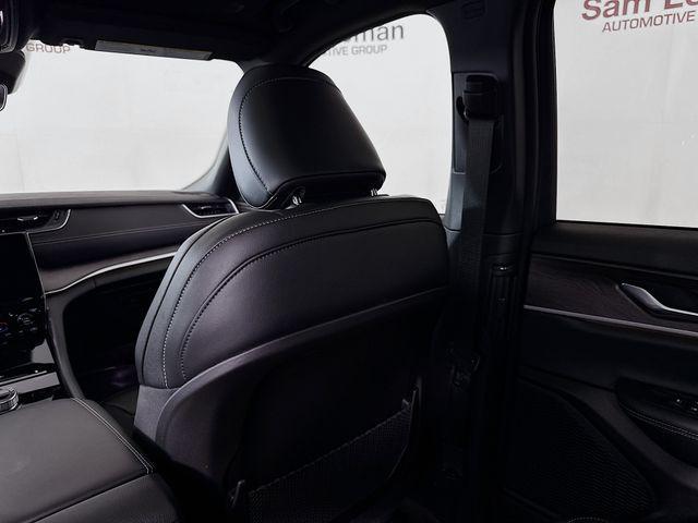Photo of 2025 Bright White Clearcoat Jeep Grand Cherokee L