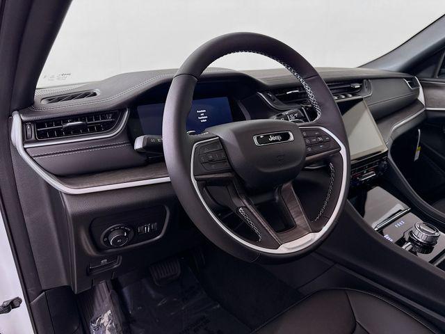 Photo of 2025 Bright White Clearcoat Jeep Grand Cherokee L