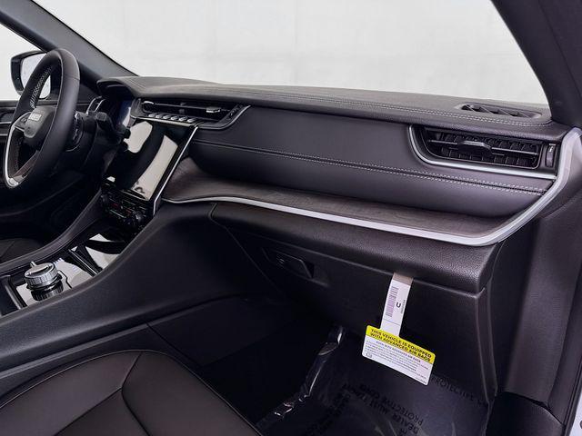 Photo of 2025 Bright White Clearcoat Jeep Grand Cherokee L