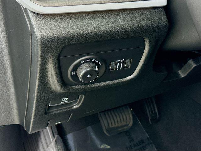 Photo of 2025 Bright White Clearcoat Jeep Grand Cherokee L