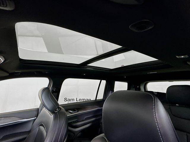 Photo of 2025 Bright White Clearcoat Jeep Grand Cherokee L