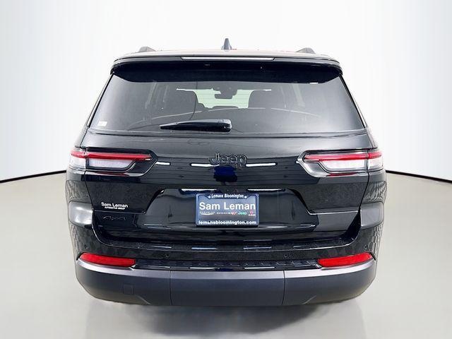 Photo of 2025 Diamond Black Crystal Pearlcoat Jeep Grand Cherokee L