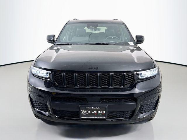 Photo of 2025 Diamond Black Crystal Pearlcoat Jeep Grand Cherokee L