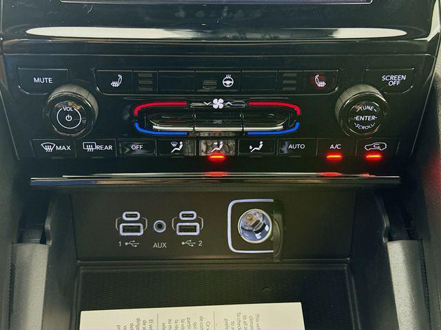 Photo of 2025 Diamond Black Crystal Pearlcoat Jeep Grand Cherokee L