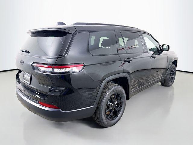 Photo of 2025 Diamond Black Crystal Pearlcoat Jeep Grand Cherokee L