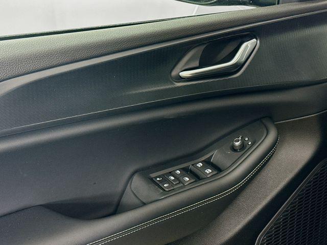 Photo of 2025 Diamond Black Crystal Pearlcoat Jeep Grand Cherokee L