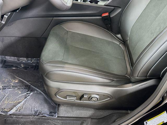 Photo of 2025 Diamond Black Crystal Pearlcoat Jeep Grand Cherokee L