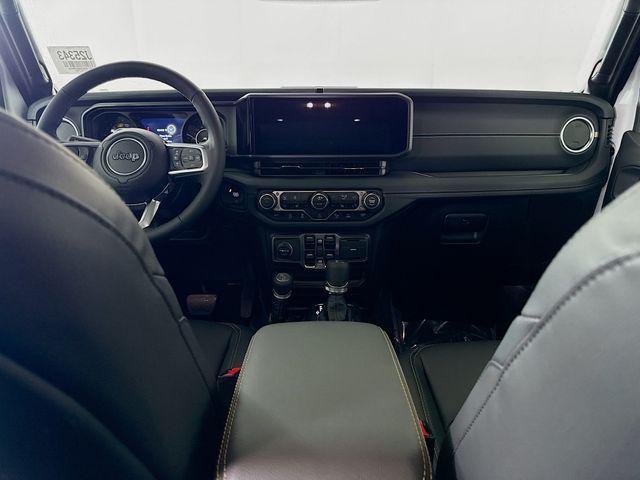 Photo of 2025 Bright White Clearcoat Jeep Wrangler