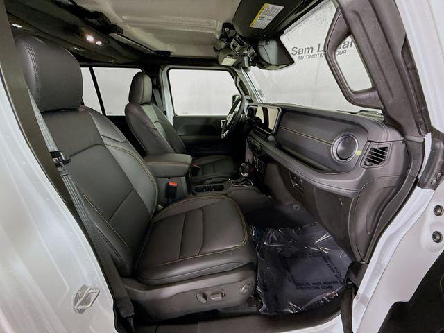 Photo of 2025 Bright White Clearcoat Jeep Wrangler