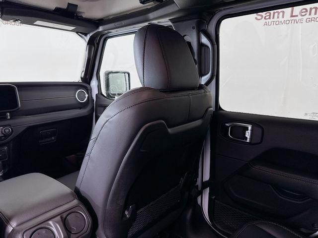 Photo of 2025 Bright White Clearcoat Jeep Wrangler