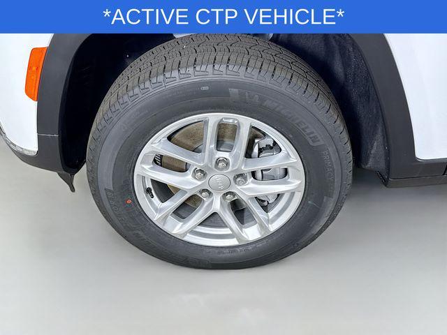 Photo of 2025 Bright White Clearcoat Jeep Grand Cherokee L