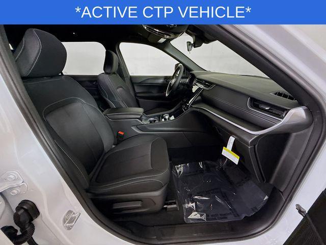 Photo of 2025 Bright White Clearcoat Jeep Grand Cherokee L