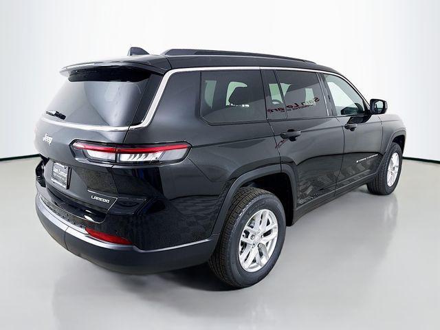 Photo of 2025 Diamond Black Crystal Pearlcoat Jeep Grand Cherokee L