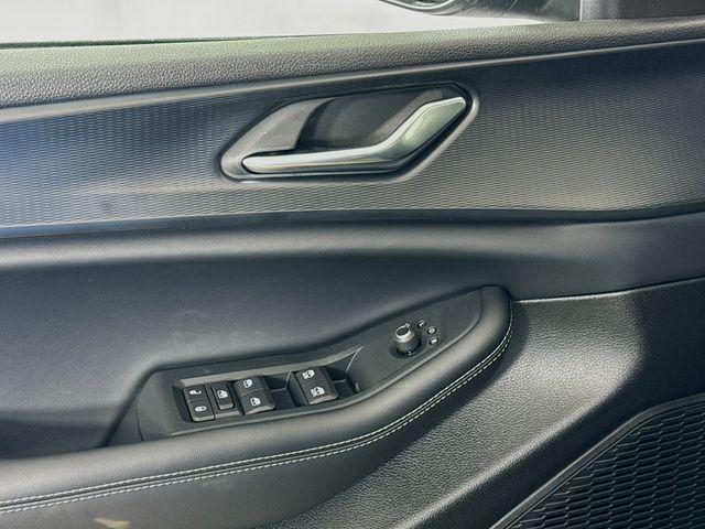 Photo of 2025 Diamond Black Crystal Pearlcoat Jeep Grand Cherokee L