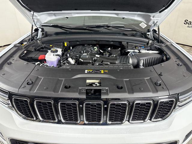 Photo of 2025 Bright White Clearcoat Jeep Grand Cherokee L