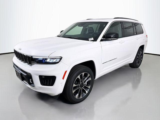 Photo of 2025 Bright White Clearcoat Jeep Grand Cherokee L