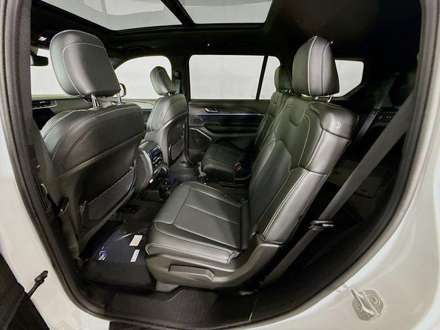 Photo of 2025 Bright White Clearcoat Jeep Grand Cherokee L