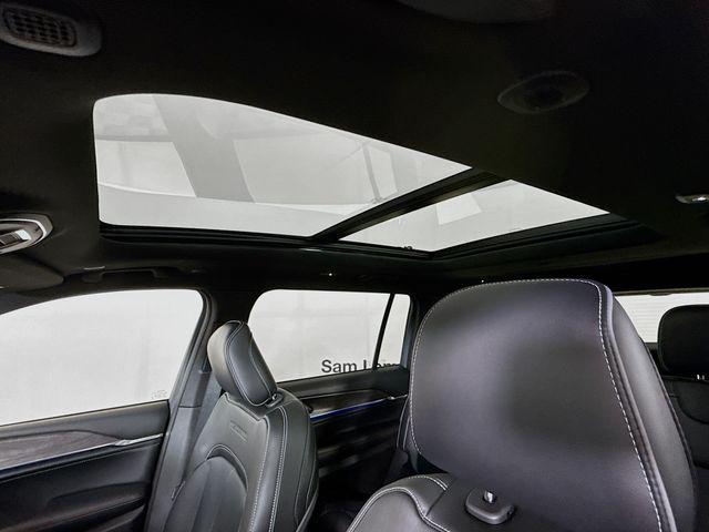 Photo of 2025 Bright White Clearcoat Jeep Grand Cherokee L