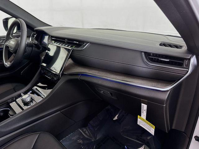 Photo of 2025 Bright White Clearcoat Jeep Grand Cherokee L