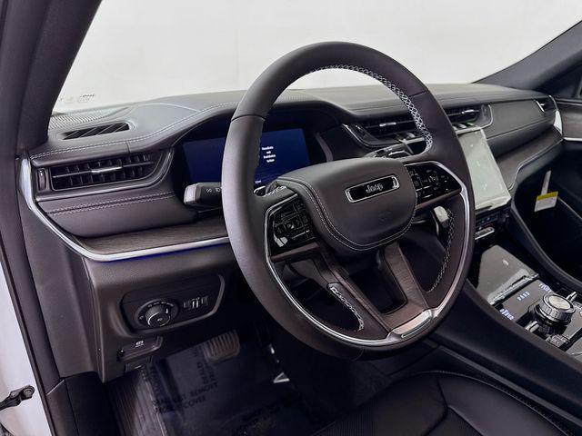 Photo of 2025 Bright White Clearcoat Jeep Grand Cherokee L