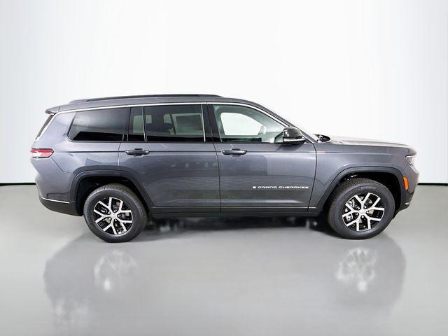 Photo of 2025 Baltic Gray Metallic Clearcoat Jeep Grand Cherokee L