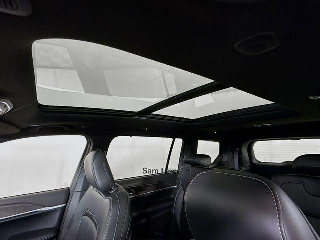 Photo of 2025 Baltic Gray Metallic Clearcoat Jeep Grand Cherokee L