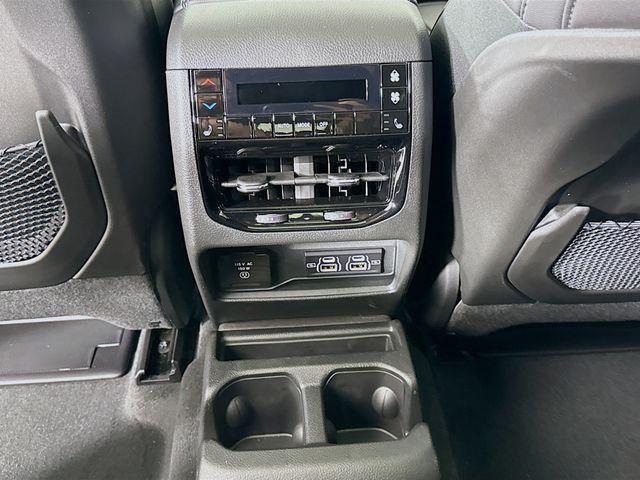 Photo of 2025 Diamond Black Crystal Pearlcoat Jeep Grand Cherokee L
