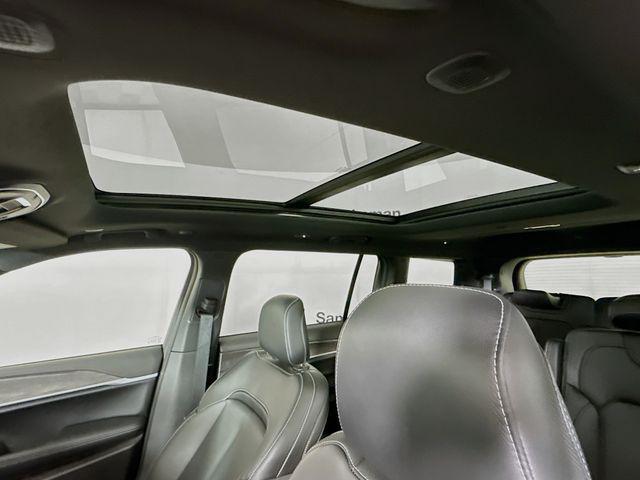 Photo of 2025 Diamond Black Crystal Pearlcoat Jeep Grand Cherokee L