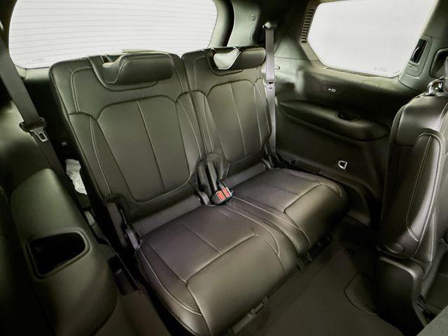 Photo of 2025 Diamond Black Crystal Pearlcoat Jeep Grand Cherokee L