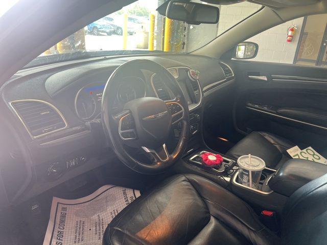 Photo of 2019 Ceramic Grey Clearcoat Chrysler 300
