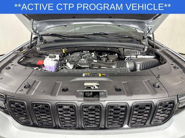 Photo of 2025 Silver Zynith Jeep Grand Cherokee L