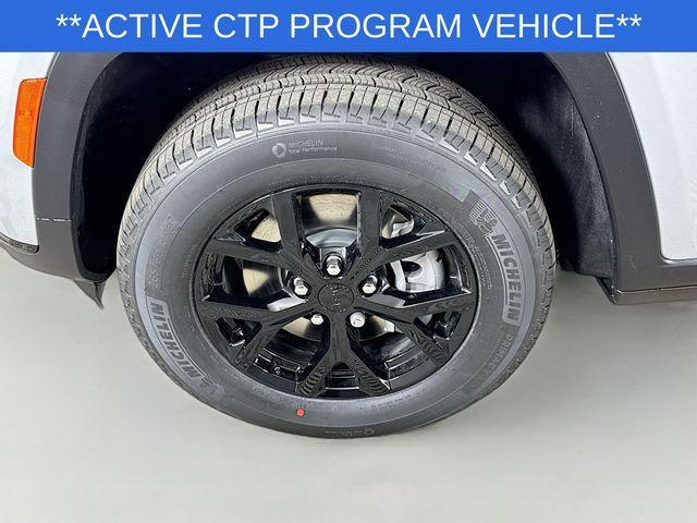 Photo of 2025 Silver Zynith Jeep Grand Cherokee L