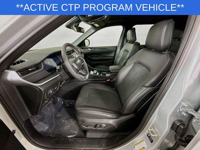 Photo of 2025 Silver Zynith Jeep Grand Cherokee L