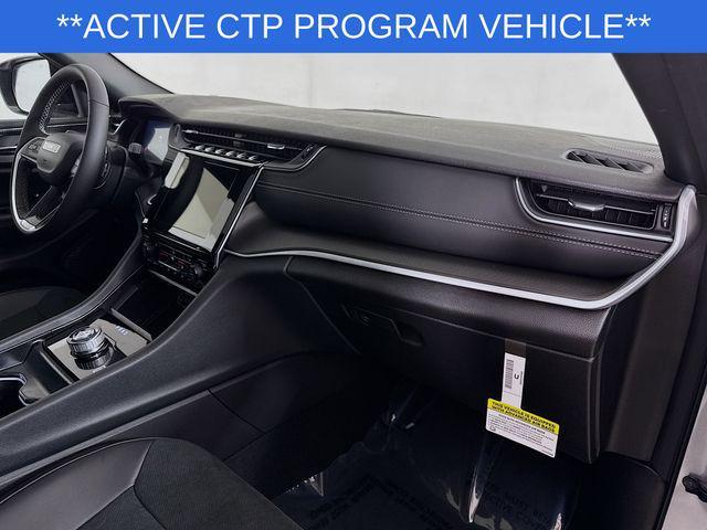 Photo of 2025 Silver Zynith Jeep Grand Cherokee L