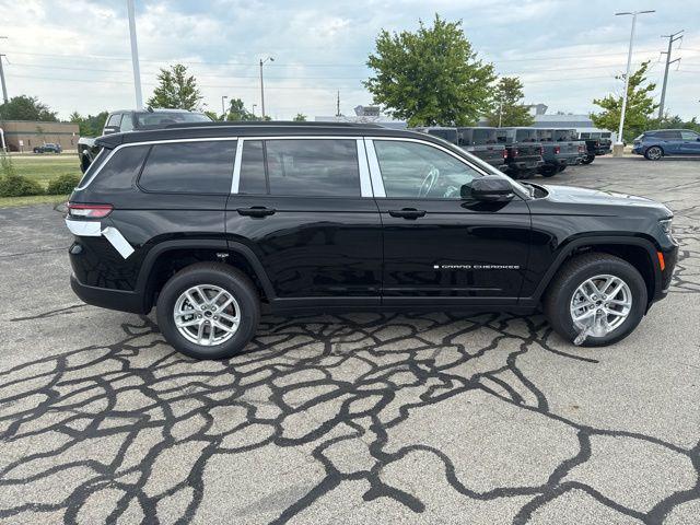 Photo of 2025 Diamond Black Crystal Pearlcoat Jeep Grand Cherokee L